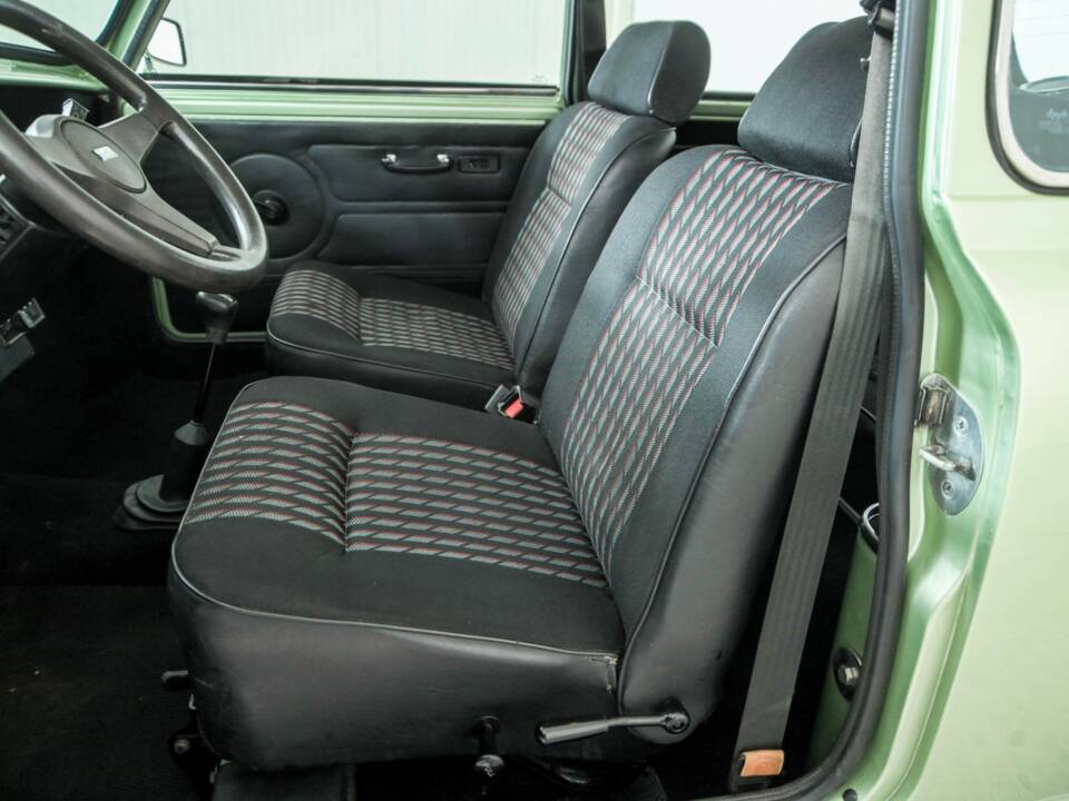 Image 14/50 of Austin Mini 1000 (1983)