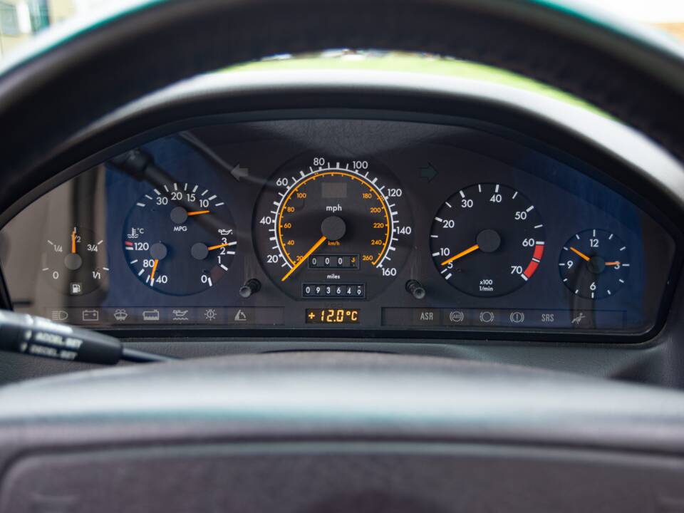 Image 20/28 of Mercedes-Benz 500 SL (1992)