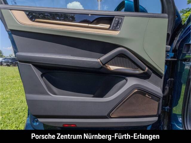 Immagine 33/50 di Porsche Cayenne Turbo E-Hybrid (1900)