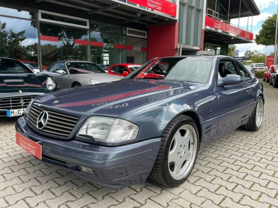Immagine 2/20 di Mercedes-Benz SL 500 (2000)
