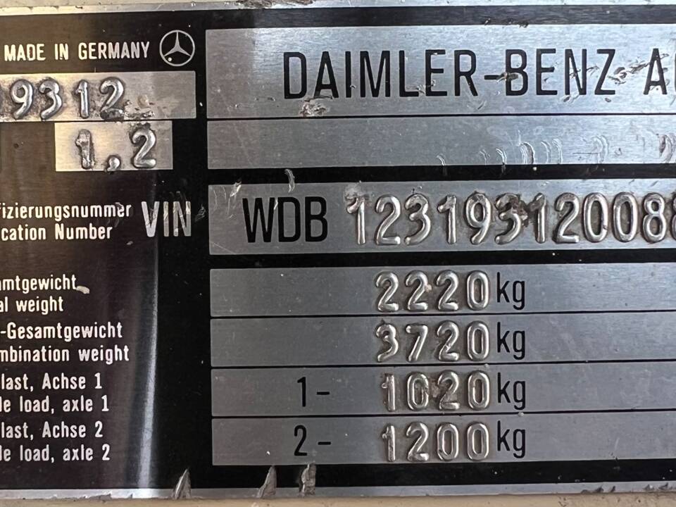 Image 26/36 of Mercedes-Benz 300 TD Turbodiesel (1982)