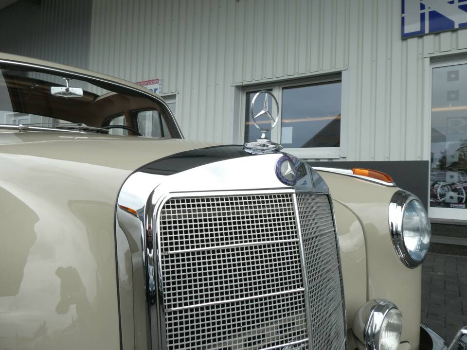 Image 18/25 of Mercedes-Benz 219 (1956)