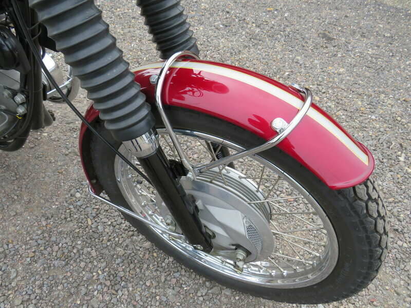Image 40/50 de Triumph DUMMY (1970)