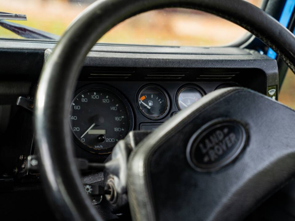 Image 32/50 of Land Rover Defender 90 "50th Anniversary" (1998)