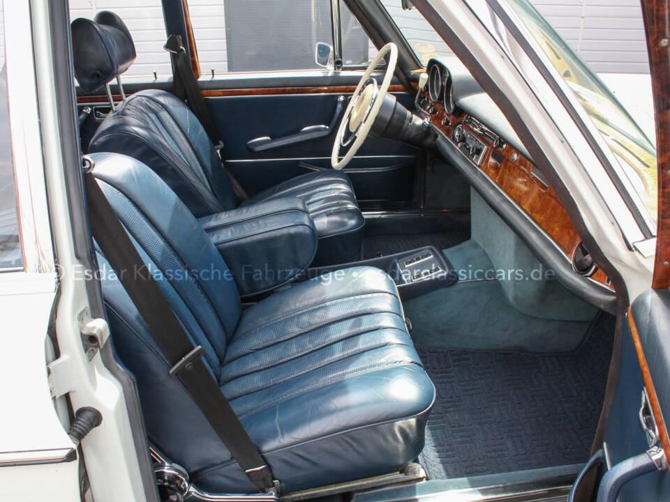 Image 16/35 de Mercedes-Benz 300 SEL 3.5 (1971)