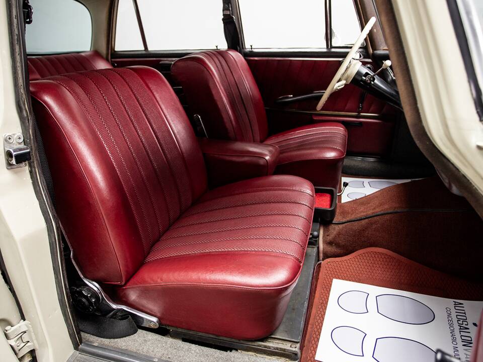 Bild 12/32 von Mercedes-Benz 220 SE b (1965)