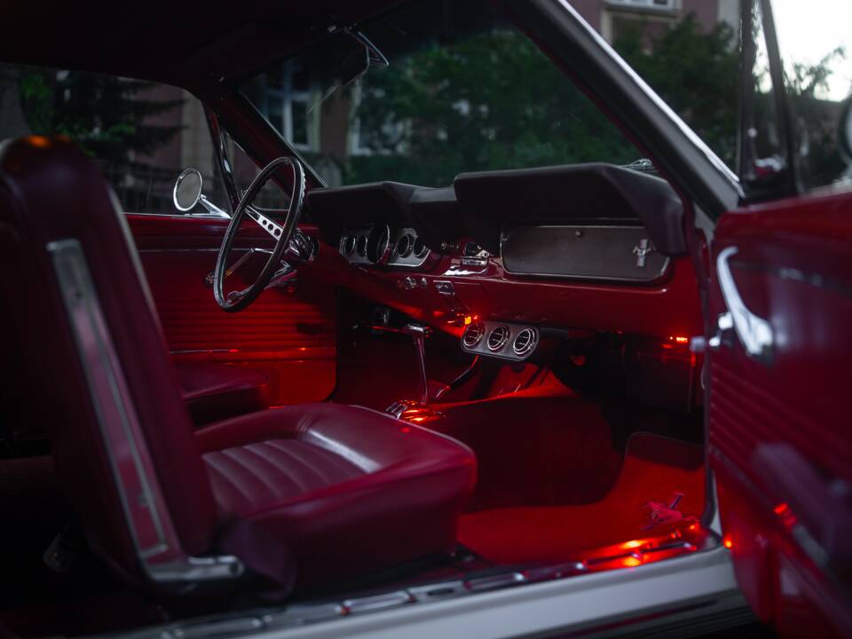 Image 27/53 of Ford Mustang 200 (1966)