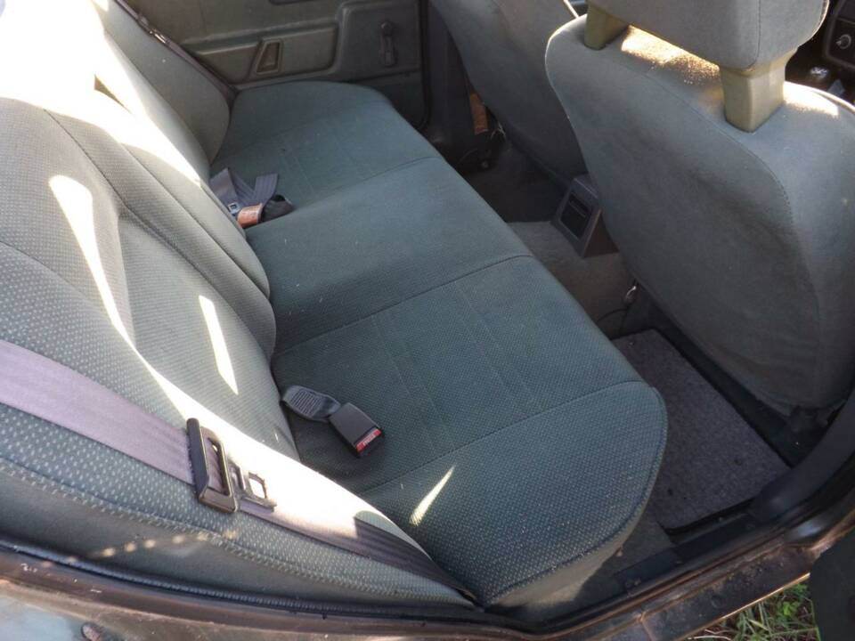 Immagine 5/50 di Volvo 360 GLE (1986)