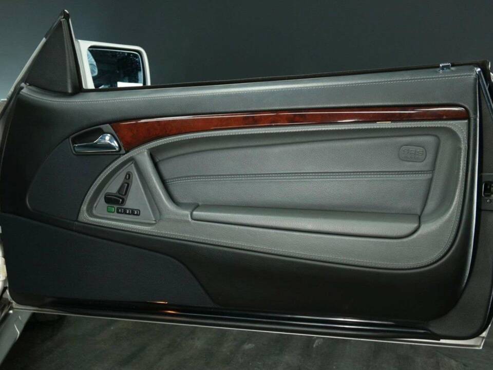 Image 14/30 of Mercedes-Benz SL 600 6.0 AMG (1996)