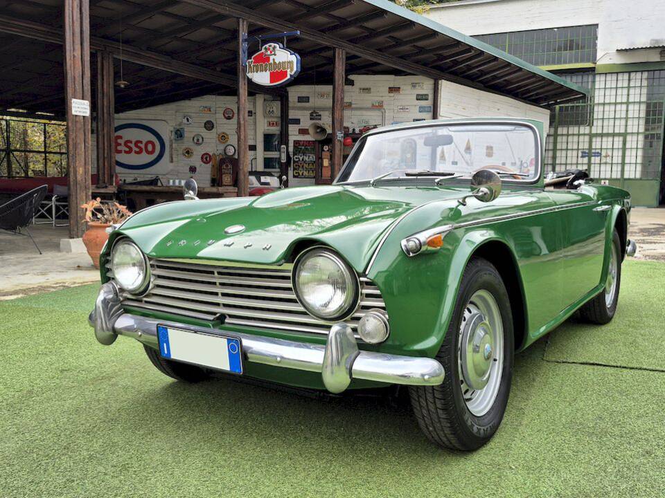 Image 6/66 of Triumph TR 4A IRS (1966)