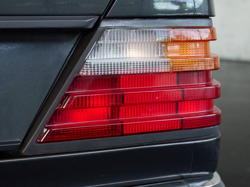 Bild 18/50 von Mercedes-Benz 300 CE (1991)