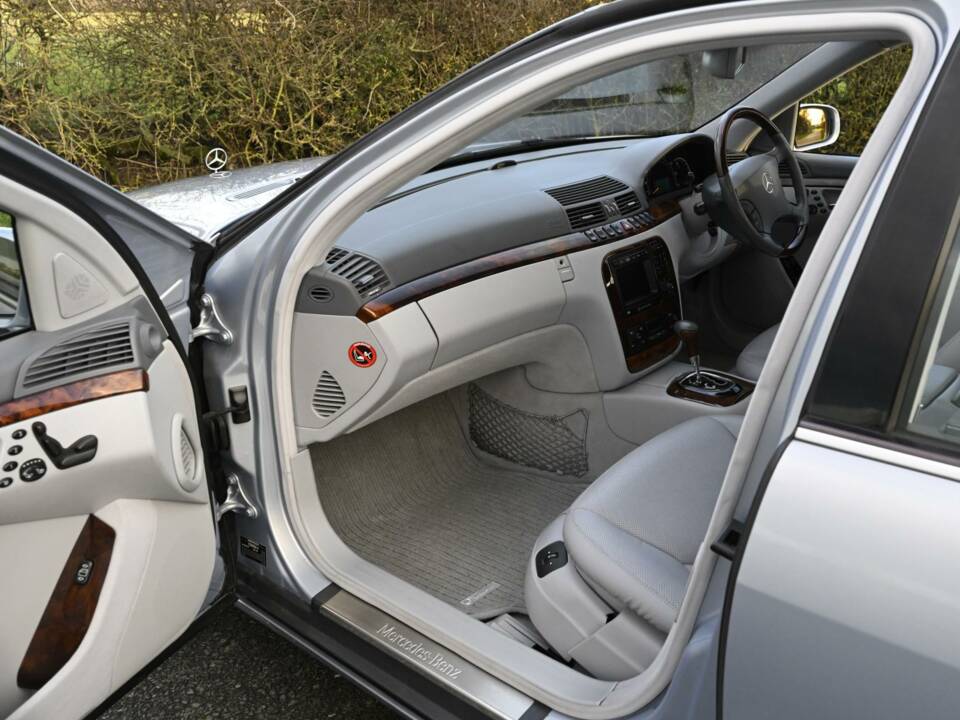 Image 46/50 de Mercedes-Benz S 500 L (2001)