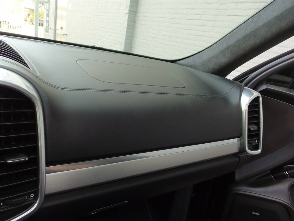 Bild 55/98 von Porsche Cayenne Turbo (2010)