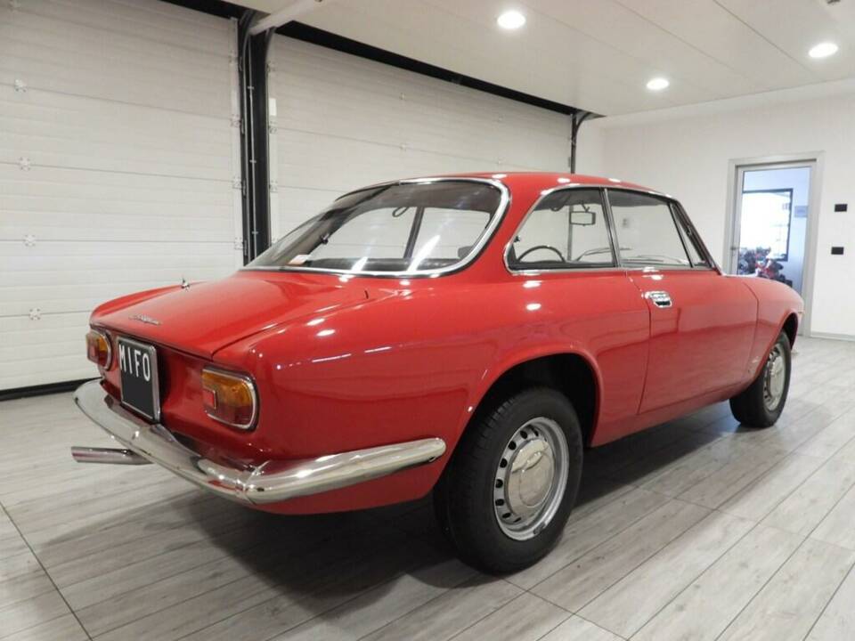 Image 4/15 of Alfa Romeo Giulia GT 1300 Junior (1968)
