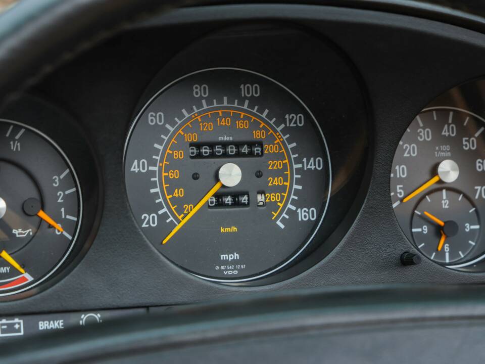Image 13/50 de Mercedes-Benz 560 SL (1988)