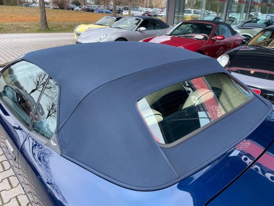 Immagine 6/20 di Aston Martin DB 7 Volante (1998)