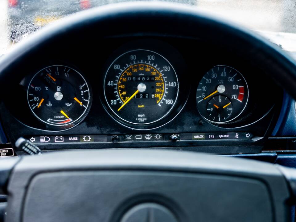 Image 24/31 of Mercedes-Benz 560 SL (1987)