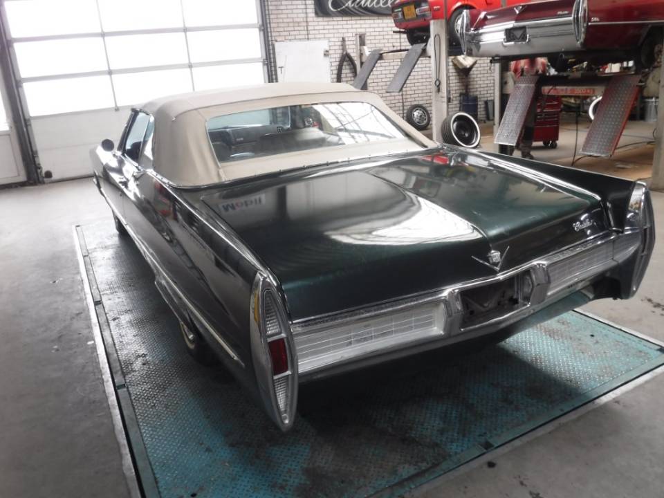 Image 4/50 of Cadillac DeVille Convertible (1967)