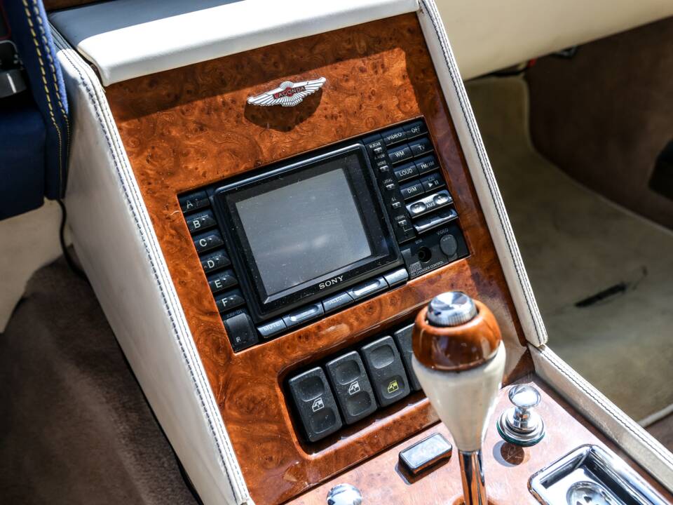 Immagine 22/28 di Aston Martin Lagonda (1987)