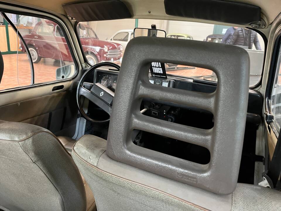 Image 22/50 of Renault R 4 (1987)