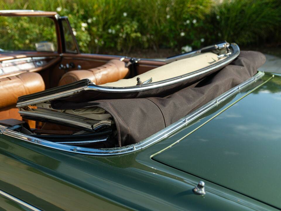 Obraz 28/50 pojazdu Mercedes-Benz 220 SE b (1964)