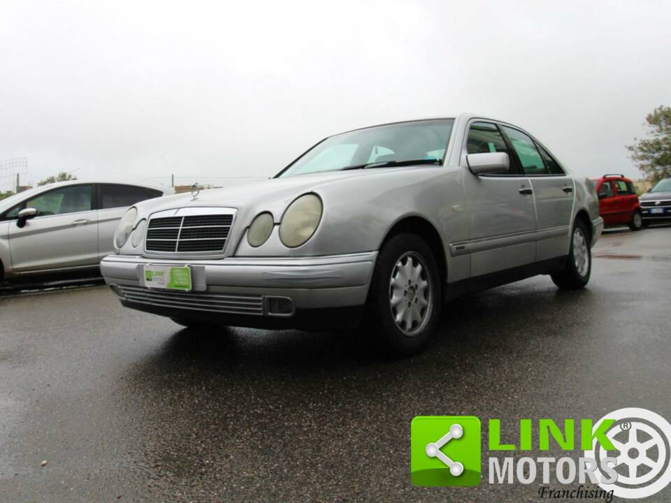 Image 2/10 of Mercedes-Benz E 200 (1997)