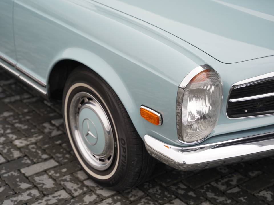 Image 26/50 of Mercedes-Benz 280 SL (1968)