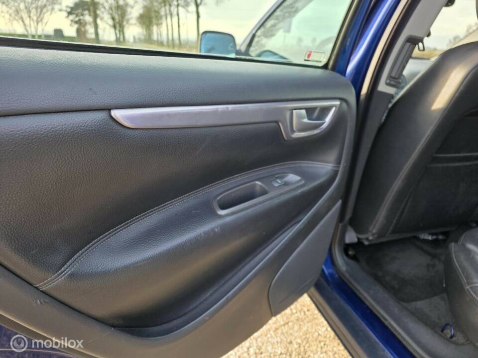 Bild 27/33 von Volvo V 70 2.4 (2002)