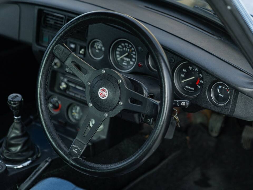 Image 32/50 of MG MGB GT (1978)