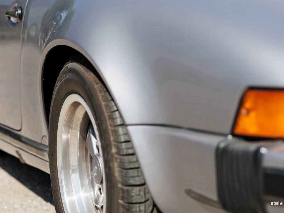 Image 26/44 de Porsche 911 Carrera 3.2 &quot;#250.000 911&quot; (1988)