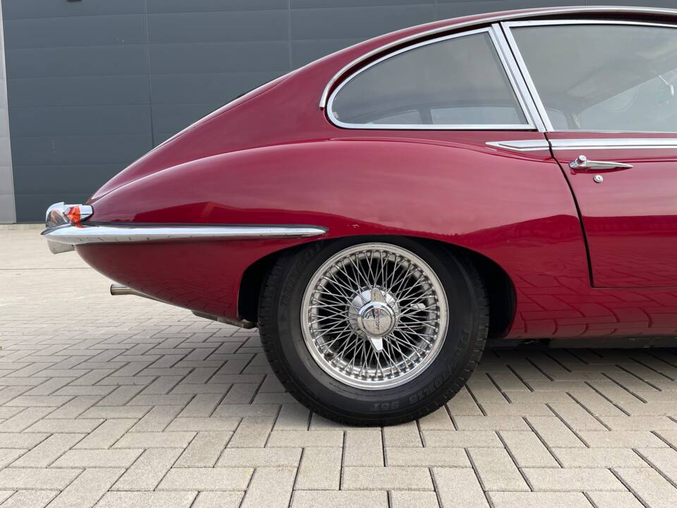 Image 2/9 de Jaguar Type E (2+2) (1967)