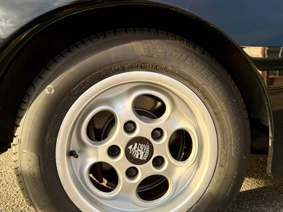 Image 18/18 of Porsche 944 (1986)