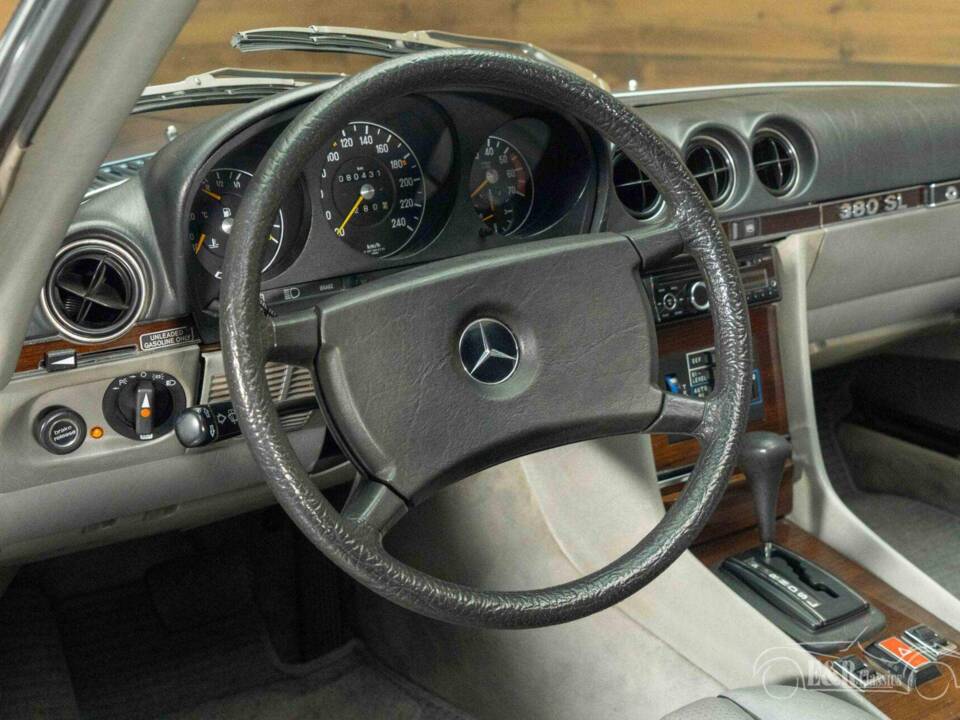 Afbeelding 10/19 van Mercedes-Benz 380 SL (1981)