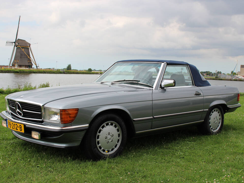 Imagen 8/27 de Mercedes-Benz 560 SL (1989)