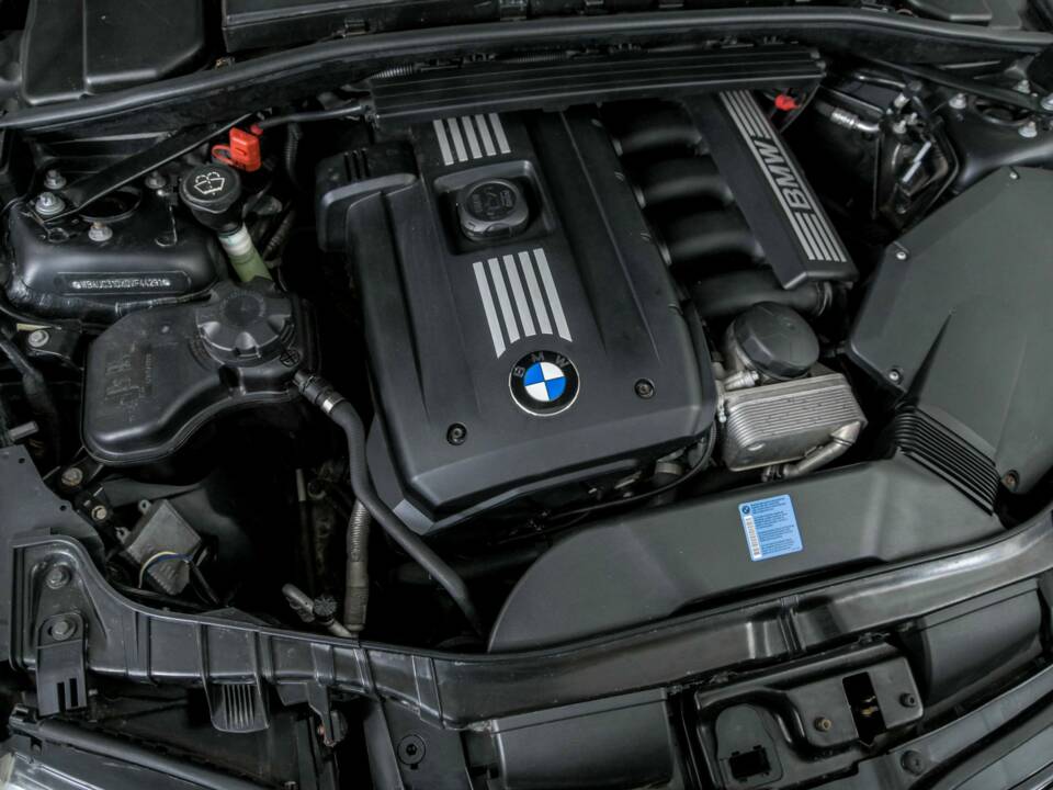 Image 44/50 of BMW 125i (2008)