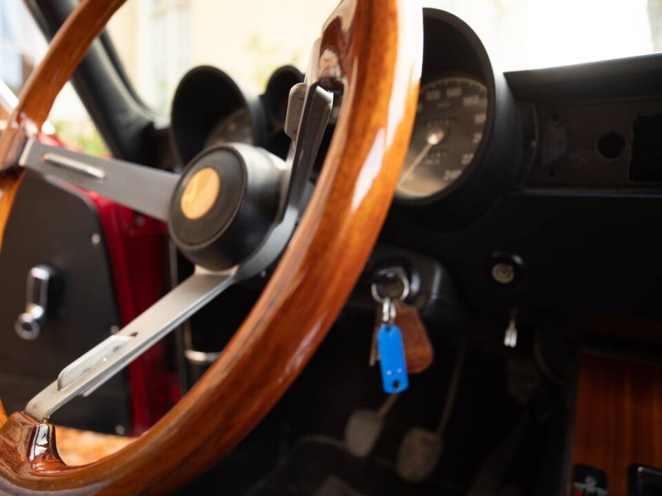 Image 22/28 of Alfa Romeo 2000 GT Veloce (1972)