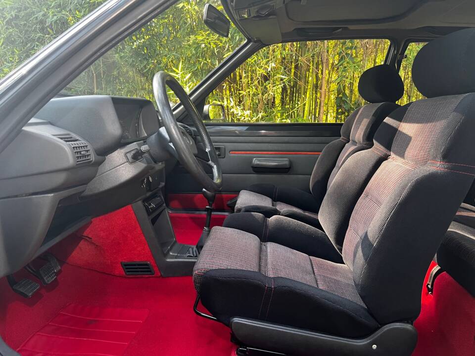 Bild 27/39 von Peugeot 205 GTi 1.6 (1986)