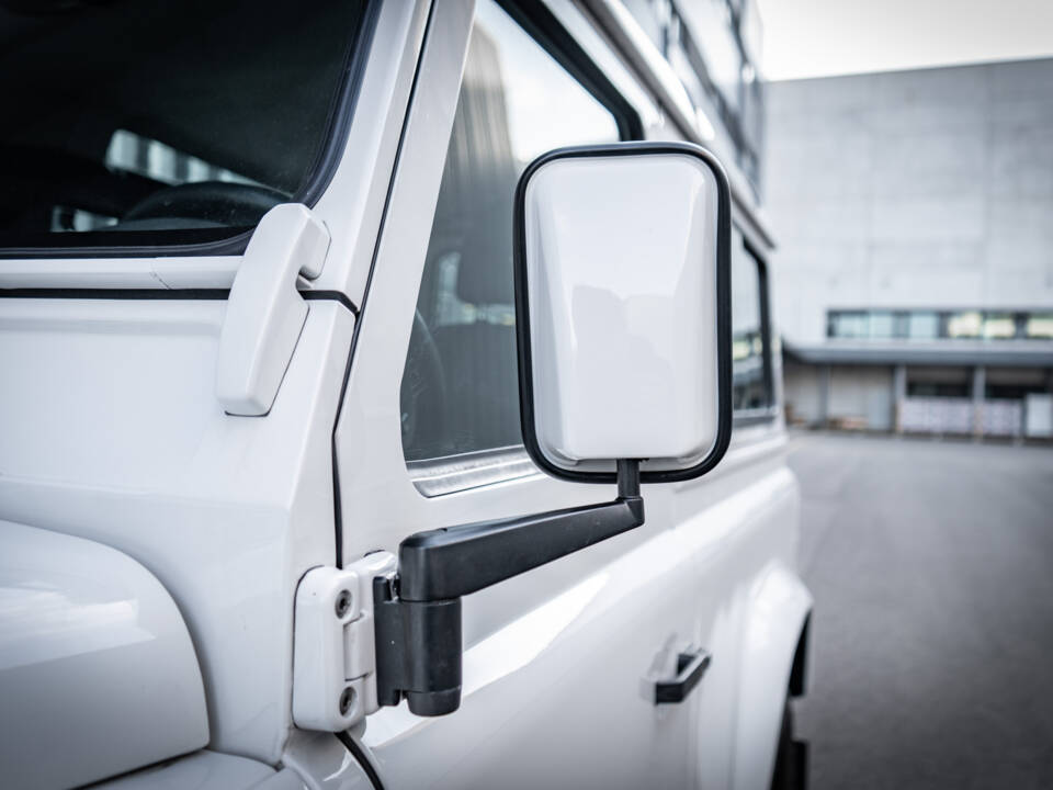 Image 8/66 of Land Rover Defender 90 TD4 (2007)