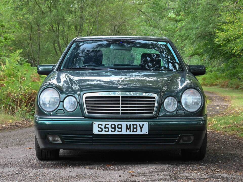 Image 6/50 of Mercedes-Benz E 320 (1998)