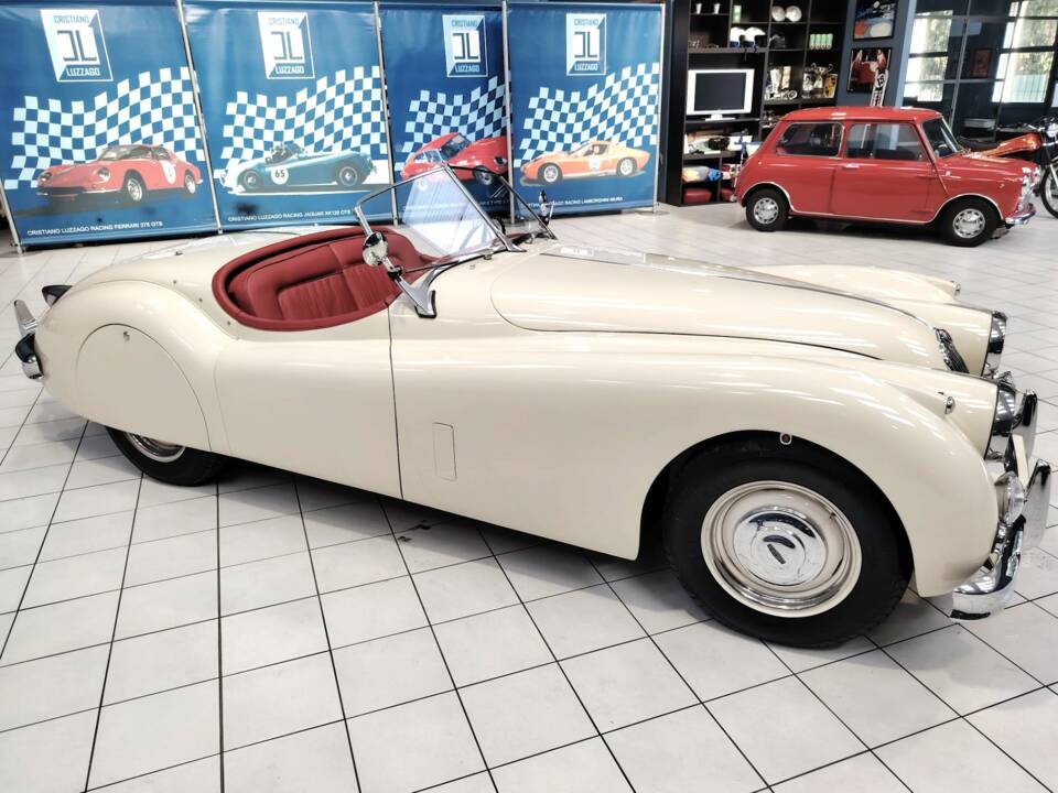 Image 8/74 of Jaguar XK 140 OTS (1956)