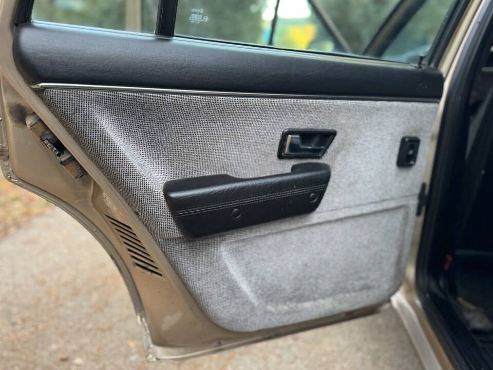 Image 54/57 of Volkswagen Passat 2.0 (1987)