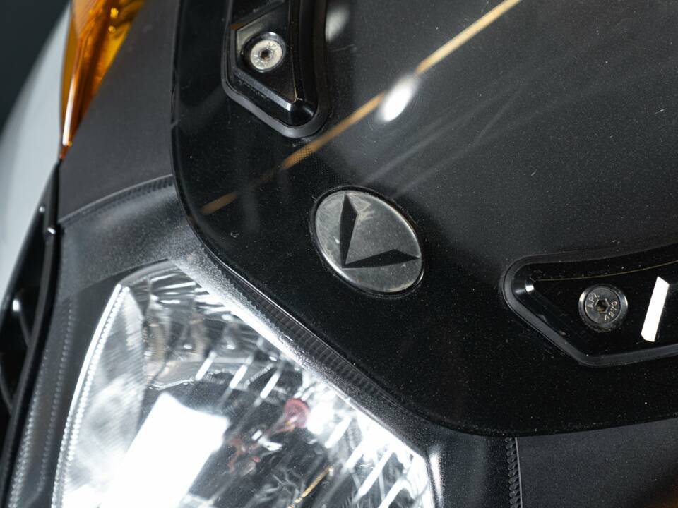 Afbeelding 22/27 van Vectrix DUMMY (2014)