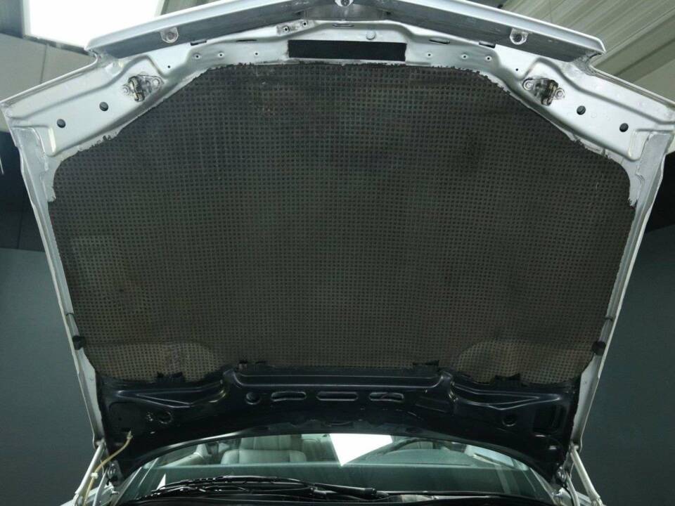 Afbeelding 44/50 van Mercedes-Benz 560 SEC (1991)