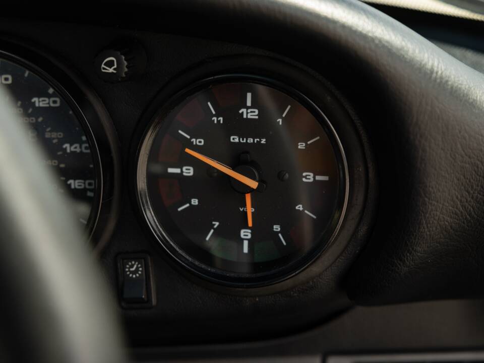 Image 45/46 de Porsche 911 Targa (1997)