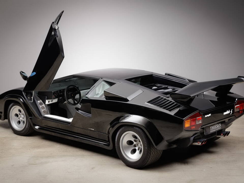 Image 36/50 of Lamborghini Countach LP 400 S (1982)