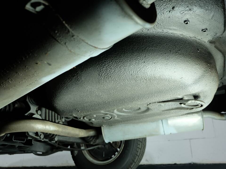 Bild 22/25 von BMW 323i (1983)