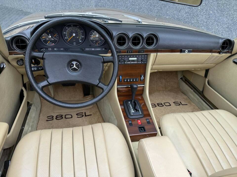 Obraz 26/50 pojazdu Mercedes-Benz 380 SL (1983)