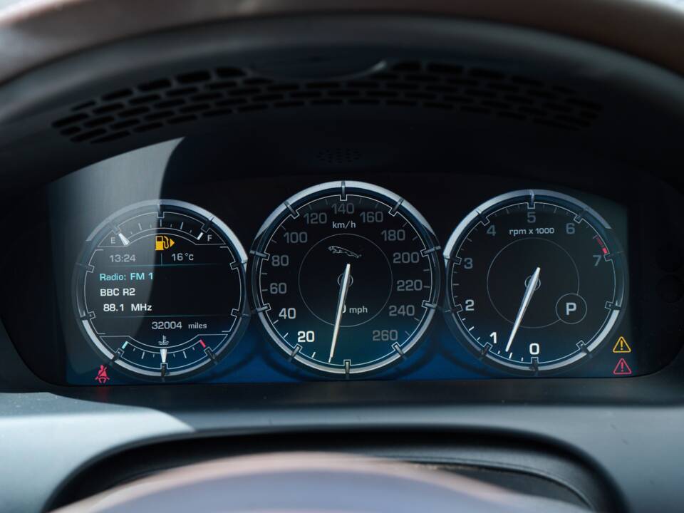 Bild 47/50 von Jaguar XJ 5.0 (2010)