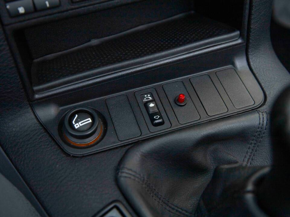Bild 72/92 von BMW 325i (1994)