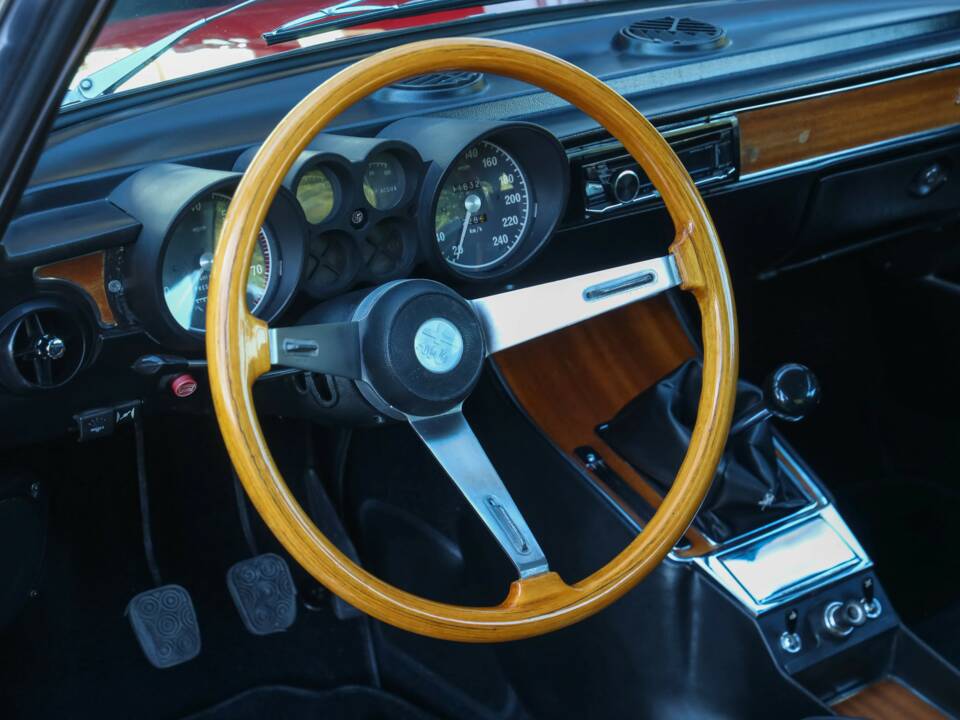 Imagen 39/50 de Alfa Romeo 2000 GT Veloce (1972)